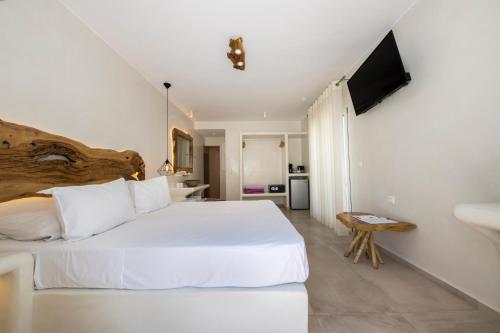 Postel nebo postele na pokoji v ubytování Sahas Suites