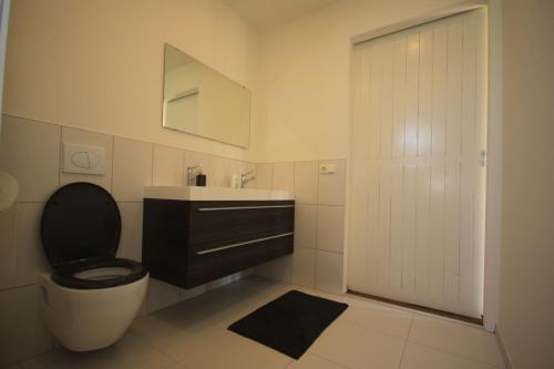 Ένα μπάνιο στο B&B Beach&Bos