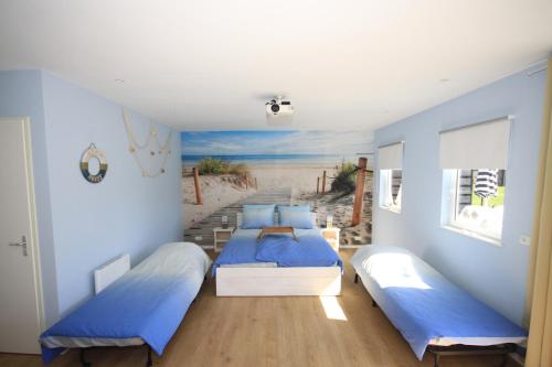 A bed or beds in a room at B&B Beach&Bos