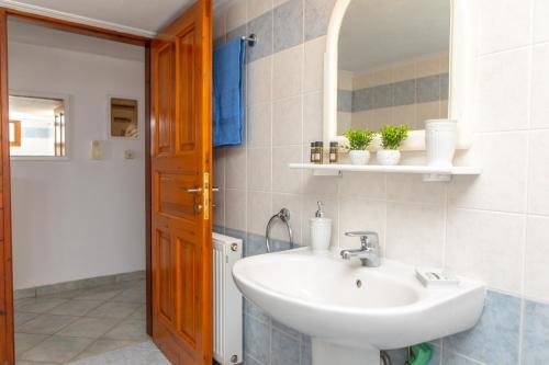Drosia Residence 150m from Saint George Beach photo 3