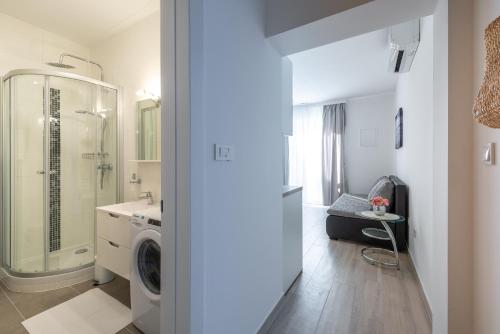 A bathroom at Apartments MoniDuL