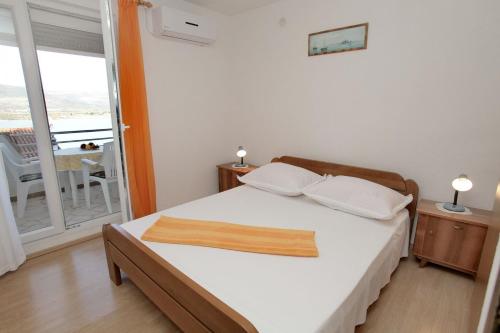 Foto dalla galleria di Apartments Maja - sea view a Trogir