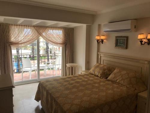 En eller flere senge i et værelse på VillaMel