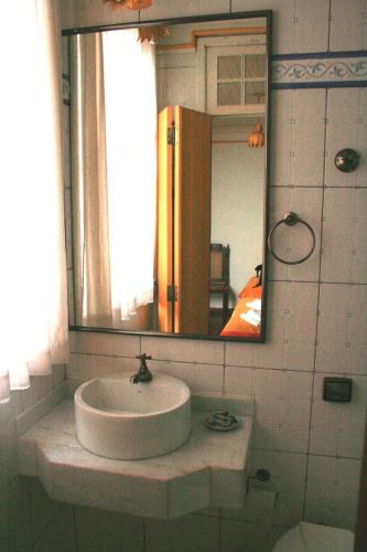 a bathroom with a sink and a mirror at Pousada Solar Nossa Senhora Das Merces in Ouro Preto