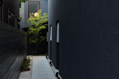 a narrow alleyway between two buildings at Gunjo no Tsuki in Kanazawa