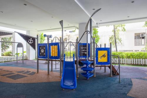 a playground with a blue slide in a park at SetiaWalk {BIG GROUP}12Pax WIFI 2C'Park IOI SUNWAY SUBANG USJ in Puchong