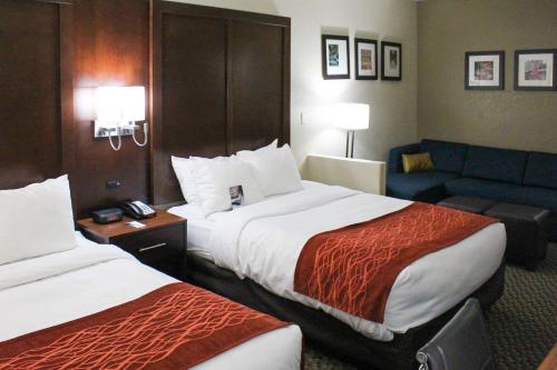 Katil atau katil-katil dalam bilik di Comfort Inn & Suites Near Six Flags & Medical Center