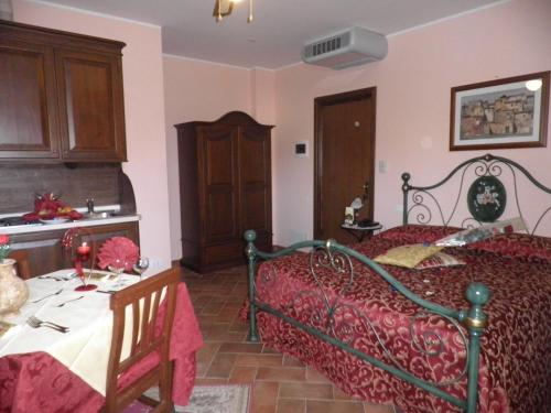 Postel nebo postele na pokoji v ubytování Antica Locanda Della Via Francigena