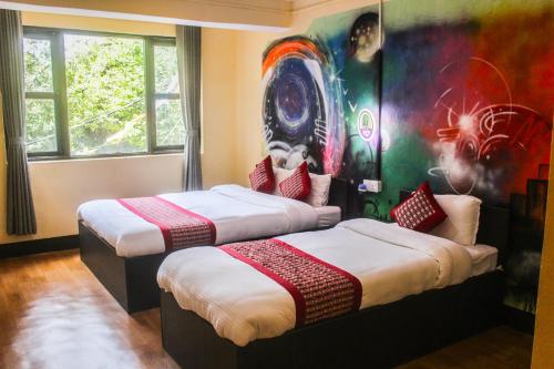 Ένα ή περισσότερα κρεβάτια σε δωμάτιο στο Rest Up Kathmandu Hostel