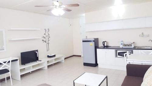 Kuchyň nebo kuchyňský kout v ubytování Popular Condo C6