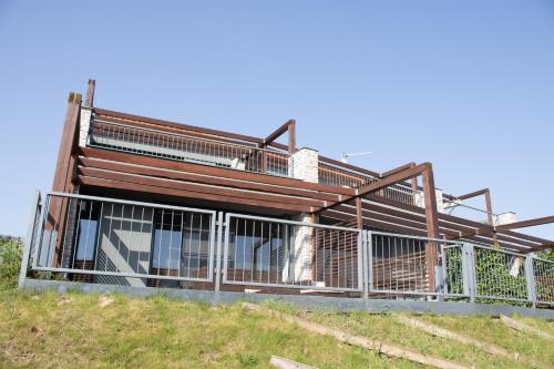 a building with a cage on top of a hill at Apartmán u pláže s terasou in Pavlov