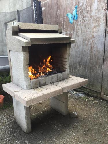 Kemudahan BBQ tersedia untuk tetamu di rumah tamu ini