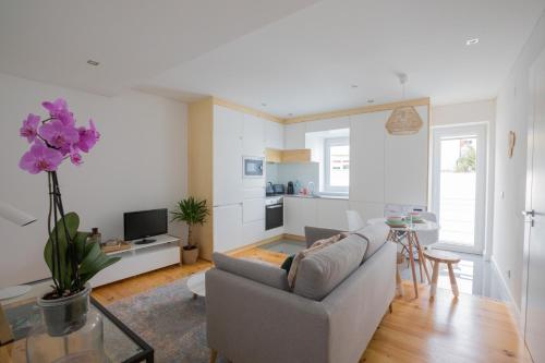 a living room with a couch and a table at Porto Insight Apartments Campanhã in Porto