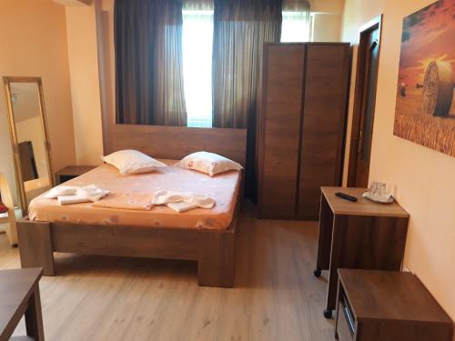 a small bedroom with a bed and a window at Pensiunea Nicol Tulcea in Tulcea