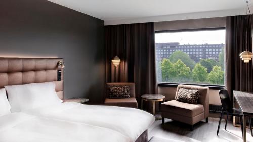 Ένα ή περισσότερα κρεβάτια σε δωμάτιο στο Radisson Blu Marina Palace Hotel, Turku