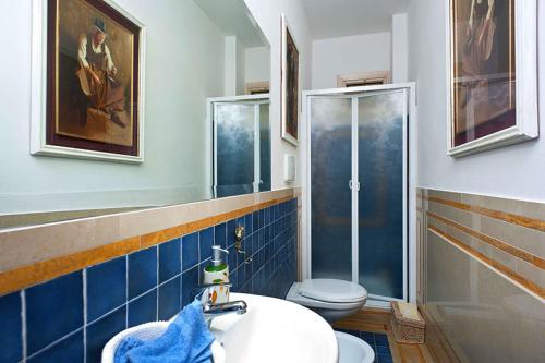 a bathroom with a sink and a shower and a toilet at Villa Antares in Siracusa