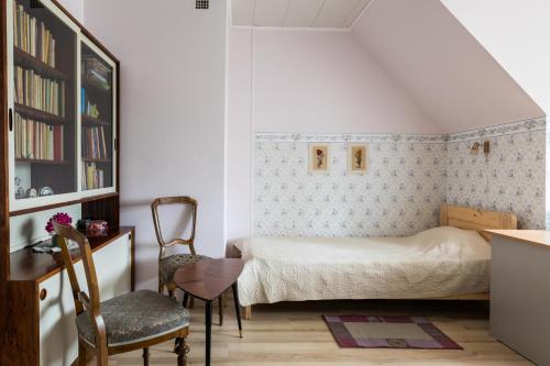 a bedroom with a bed and a desk and a chair at Villa Tiigi in Tallinn