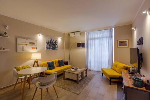 Χώρος καθιστικού στο Wehost Apartment in Orbi tower