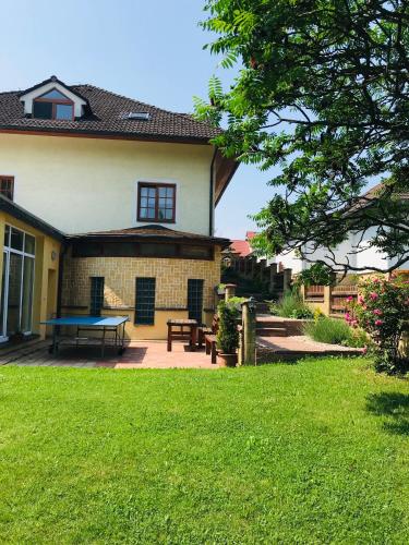 a house with a picnic table in the yard at Penzion Bělidlo in Kunžak