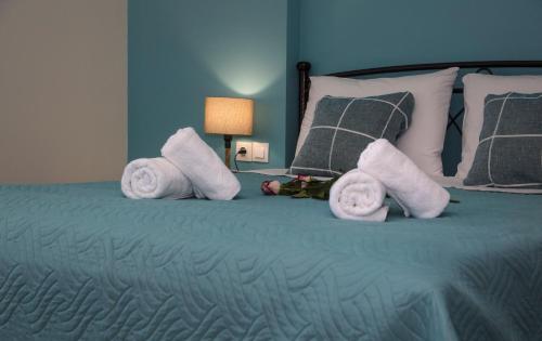 Кровать или кровати в номере Tonia's Apartment