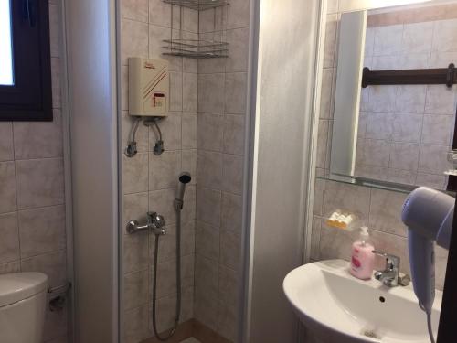 Ένα μπάνιο στο Vervekis Apartments