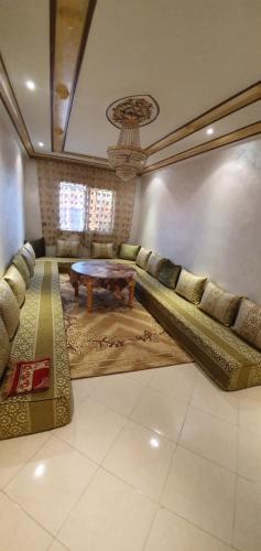 a living room with a couch and a table at App Khouribga in Khouribga