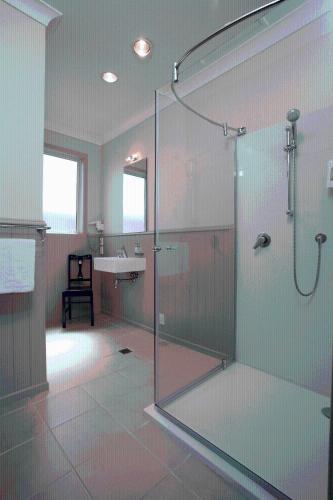 Ένα μπάνιο στο Hawkdun Lodge Motel