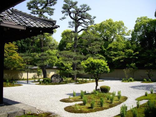 Kebun di luar Hotel Vista Premio Kyoto Kawaramachi St