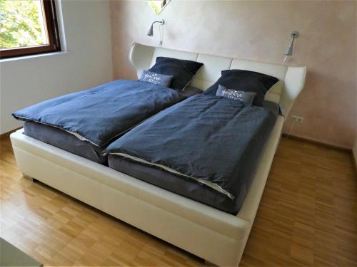 Säng eller sängar i ett rum på Baselblick