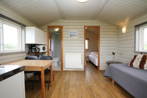 Cuisine ou kitchenette dans l'établissement Hellisholar Cottages