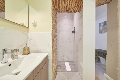 Ένα μπάνιο στο Lisbon Inn Bica Suites