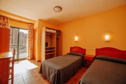 Postel nebo postele na pokoji v ubytování Apartamentos Palm Court