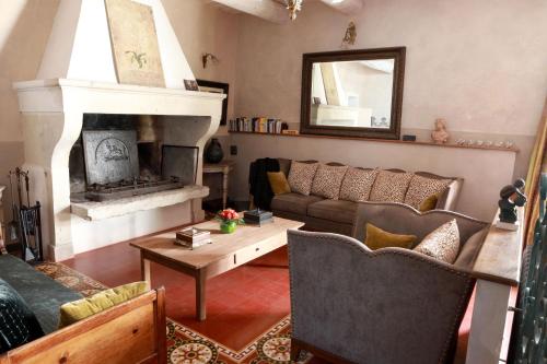 a living room with a couch and a fireplace at Justin de Provence in Orange