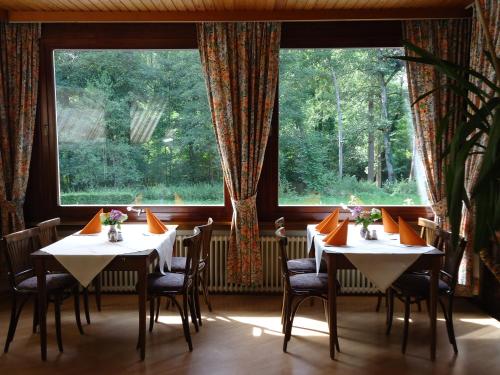 ห้องอาหารหรือที่รับประทานอาหารของ Hostellerie de la Vallée