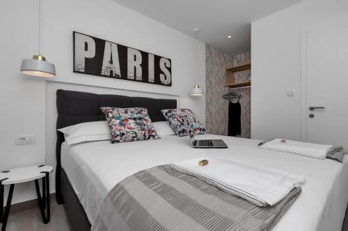 Katil atau katil-katil dalam bilik di Apartments Strada Tučepi