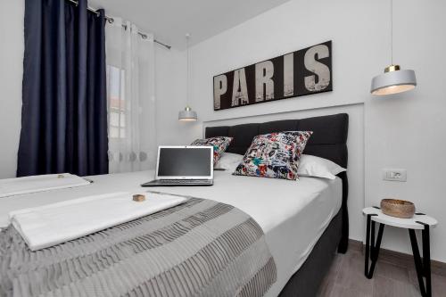 Katil atau katil-katil dalam bilik di Apartments Strada Tučepi