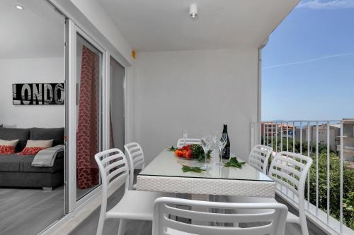 Balkoni atau teres di Apartments Strada Tučepi