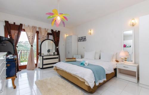 Ένα ή περισσότερα κρεβάτια σε δωμάτιο στο AS Apartments with swimming pool and a large yard