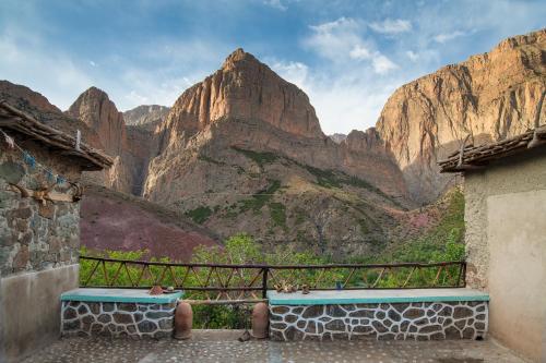 two benches in front of a view of a canyon at Gîte Baraka Taghia in Taghia