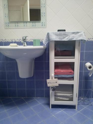 Koupelna v ubytování Appartamento in Residenza dei Limoni