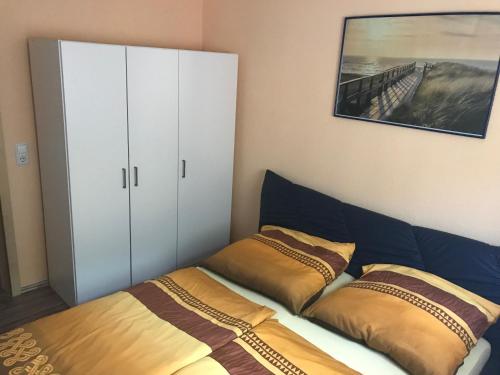 a bedroom with a bed with two pillows at Schöne & ruhige Ferienwohnung in Pfullingen