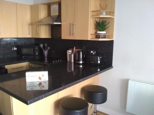 Great 2 bedroom apt by the beach and town photo 14