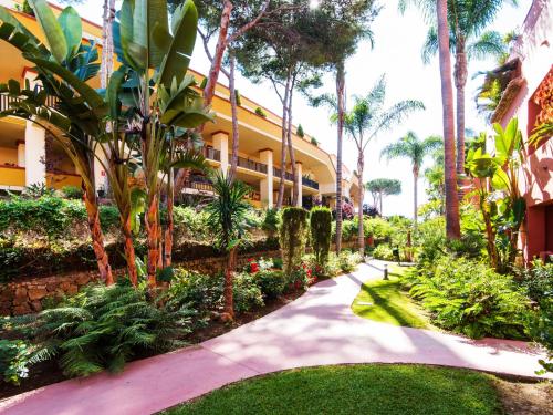 Rentandhomes marbella luxury beach