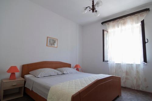 En eller flere senge i et værelse på Apartments Ivana