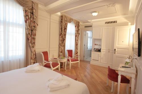 Kuchyň nebo kuchyňský kout v ubytování Corinne Art & Boutique Hotel