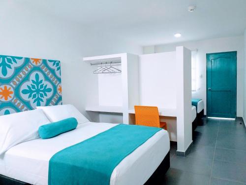 Una cama o camas en una habitación de Akuamarina Hotel
