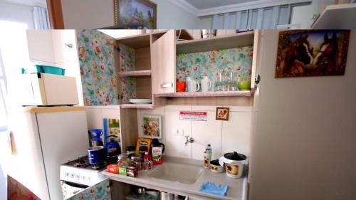 A kitchen or kitchenette at Apartamentos Mobiliados Com Servicos