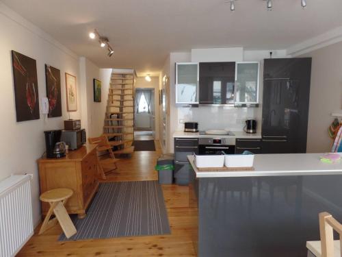 a kitchen and living room with a counter top and a kitchen sidx sidx at Ferienhaus Schlupfwinkel in Bad Neuenahr-Ahrweiler