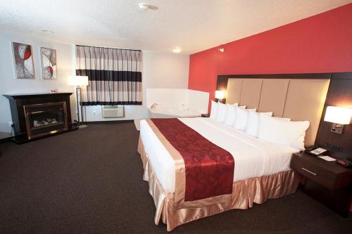 Postel nebo postele na pokoji v ubytování Ramada by Wyndham Keystone Near Mt Rushmore