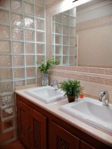 a bathroom with two sinks and a large mirror at D´YELLOW HOUSE - Beach and Countryside in Carqueja